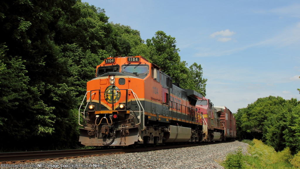 BNSF 1104 CW44-9W
